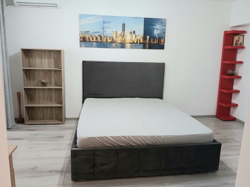 Mega Mall intersectie, stradal