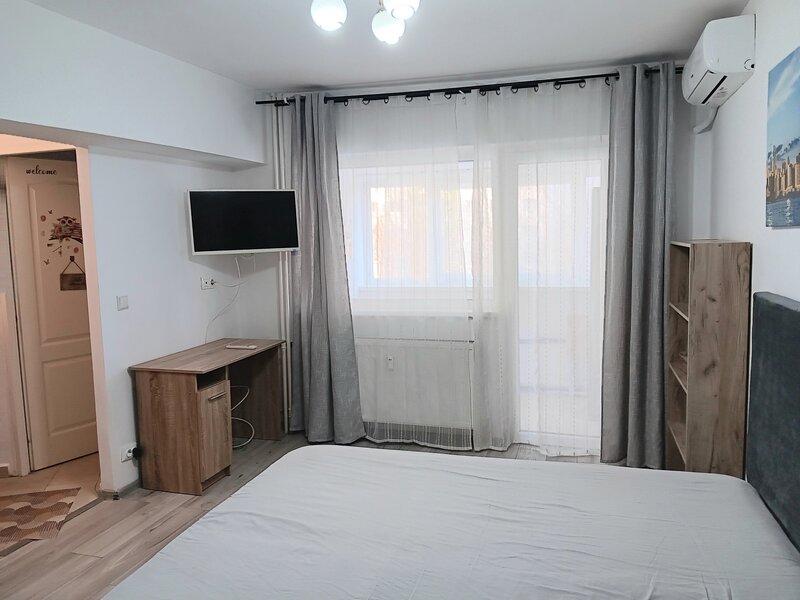 Mega Mall intersectie, stradal